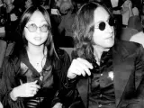 May Pang y John Lennon, cuando eran novios en los años setenta.