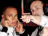 Lewis Hamilton (izq), de la escudería McLaren, conversa con su ingeniero de carrera, el británico Phil Prew (dcha), en los entrenamientos de Montmeló (EFE).