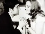 Un jovencísimoAndrés Pajares junto a Carmen Sevilla, en un fotograma de la película "Un adulterio decente", rodada en 1969 y dirigida por Rafael Gil.