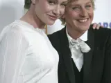 Portia de Rossi, a la izquierda, y Ellen DeGeneres (Foto: AP).