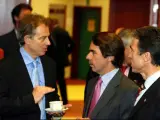 Blair habla con Aznar en una foto de archivo (Foto: KORPA).
