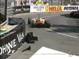 Una imagen del coche de Fernando Alonso, tras chocar contra las protecciones y perder parte del alerón trasero.