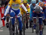 El ciclista belga Tom Boonen llega victorioso a meta en la segunda etapa de la última edición de la París-Niza (AGENCIAS).