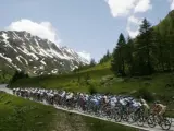 El pelotón de favoritos, durante la sexta etapa de la Vuelta a Suiza (REUTERS).