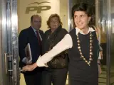 María San Gil, saliendo de la sede del PP en San Sebastián. (EFE)