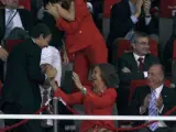 Zapatero celebra con los Reyes el gol de Fernando Torres en la final de la Eurocopa