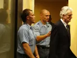Karadzic, el día de su llegada al tribunal de La Haya (REUTERS).