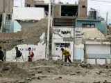 Un año después del seísmo, las tareas de reconstrucción continúan en Pisco. (Foto: Mariana Bazo / REUTERS)