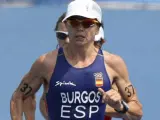 La española Ana Burgos en un momento de su competición en el triatlón femenino de los Juegos Olímpicos de Pekín (EFE)