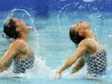 Andrea Fuentes y Gemma Mengual, en el ejercicio que les dio la plata olímpica.