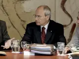 Josep Lluís Carod-Rovira conversa con José Montilla y con Joan Saura. (EFE)