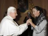 El Papa Benedicto XVI recibió a Ingrid Betancourt.
