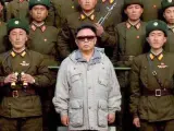 Kim Jong-il junto al ejército. (ARCHIVO)