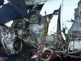 Restos de uno de los motores del avión siniestrado.