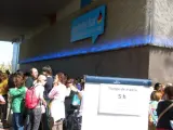 Visitantes de la Expo, en la fila del pabellón de Alemania.