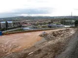 Avance de las obras para construir la pasarela peatonal.