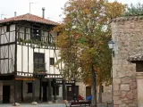 Vista de una de las plazas de Covarrubias (Burgos).