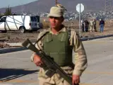 Un militar vigila cerca de la zona de Tijuana donde fueron halladas las cabezas de los 9 decapitados (EFE)