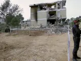 Aspecto que presenta el edificio de viviendas de Gavá que resultó destrozado por una explosión de gas.