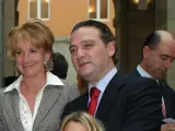 Alfredo Prada, cuando era consejero de la Comunidad de Madrid, junto a Esperanza Aguirre.