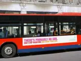 Un autobús con eslogan ateo en Inglaterra. (FOTO: Atheistcampaign)