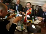 El ministro español de Asuntos Exteriores, Miguel Ángel Moratinos, habla con su homólogo egipcio, Ahmed Abul Gheit. (Asmaa Waguih / Reuters).