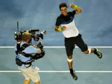 A por la final. El número uno del tenis mundial, el español Rafael Nadal, celebra su victoria en el partido de cuartos de final del Abierto de Australia disputado contra el francés Gilles Simon en Melbourne (Australia). Nadal ganó por 6-2, 7-5, 7-5 .