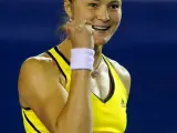 La rusa Dinara Safina celebra su victoria en el partido de semifinales del Abierto de Australia ante Vera Zvonareva.
