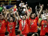 La selección española de baloncesto celebra su oro en el Mundial de 2006. (ARCHIVO)