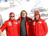 Montezemolo, en el centro, junto a los pilotos Raikkonen y Luca Badoer. (EFE)
