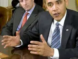 El presidente de EE UU, Barack Obama, junto al secretario del Tesoro, Timothy Geithner, en la Casa Blanca.