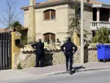 Efectivos policiales realizan un registro en el domicilio del hijo de la alcaldesa de La Muela.
