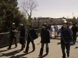 Marcha de estudiantes anti Bolonia disfrazados de Mossos.