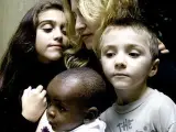Madonna y sus tres hijos.