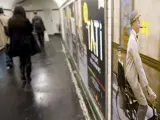 Los carteles del metro parisino han sustituido la pipa de Monsieur Hulot por un molinillo.