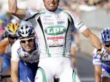 Alessandro Petacchi, del LPR, celebra su triunfo en la segunda etapa del Giro de Italia.
