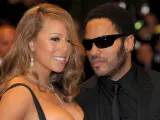 El músico estadounidense Lenny Kravitz llega junto a la cantante Mariah Carey, en Cannes.