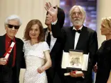 El director Michael Haneke, recibiendo la Pala de Oro en Cannes.