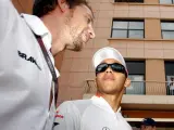 Button y Hamilton (d), durante el Gran Premio de Mónaco.