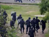 La Policía desalojó varios piquetes que bloqueaban el acceso a la Casa Presidencial, en Tegucigalpa.