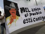 Los seguidores del depuesto presidente de Honduras, Manuel Zelaya, se manifiestan en Tegucigalpa.