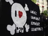 Pancarta en contra de la ley anti P2P francesa.