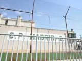 Fachada de la cárcel madrileña de Alcalá Meco, donde hay un posible claso de gripe A.