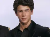 Nick Jonas forma parte del grupo Jonas Brothers, junto con sus hermanos Kevin y Joe.