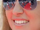Mucho humor Una azafata sonríe en el circuito de Francorchamps antes de que se dispute el Gran Premio de Bélgica de Fórmula Uno en Spa.