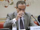 El ministro de Trabajo, Celestino Corbacho, en su comparecencia en el Congreso para explicar la ayuda de 420 euros para desempleados.