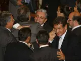 El ministro del Interior, Fabio Valencia Cossio, sonríe tras aprobarse el proyecto de ley de referendo.