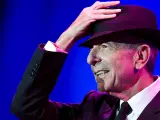 El poeta y cantautor canadiense Leonard Cohen, poco antes de sufrir un desmayo en el velódromo Luis Puig de Valencia, dentro de su gira por España.