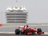 Una imagen del Ferrari F 60 en el circuito de Bahrein. (REUTERS)