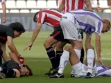 Fernando Llorente, delantero del Athletic, yace inconsciente en el campo del Valladolid.